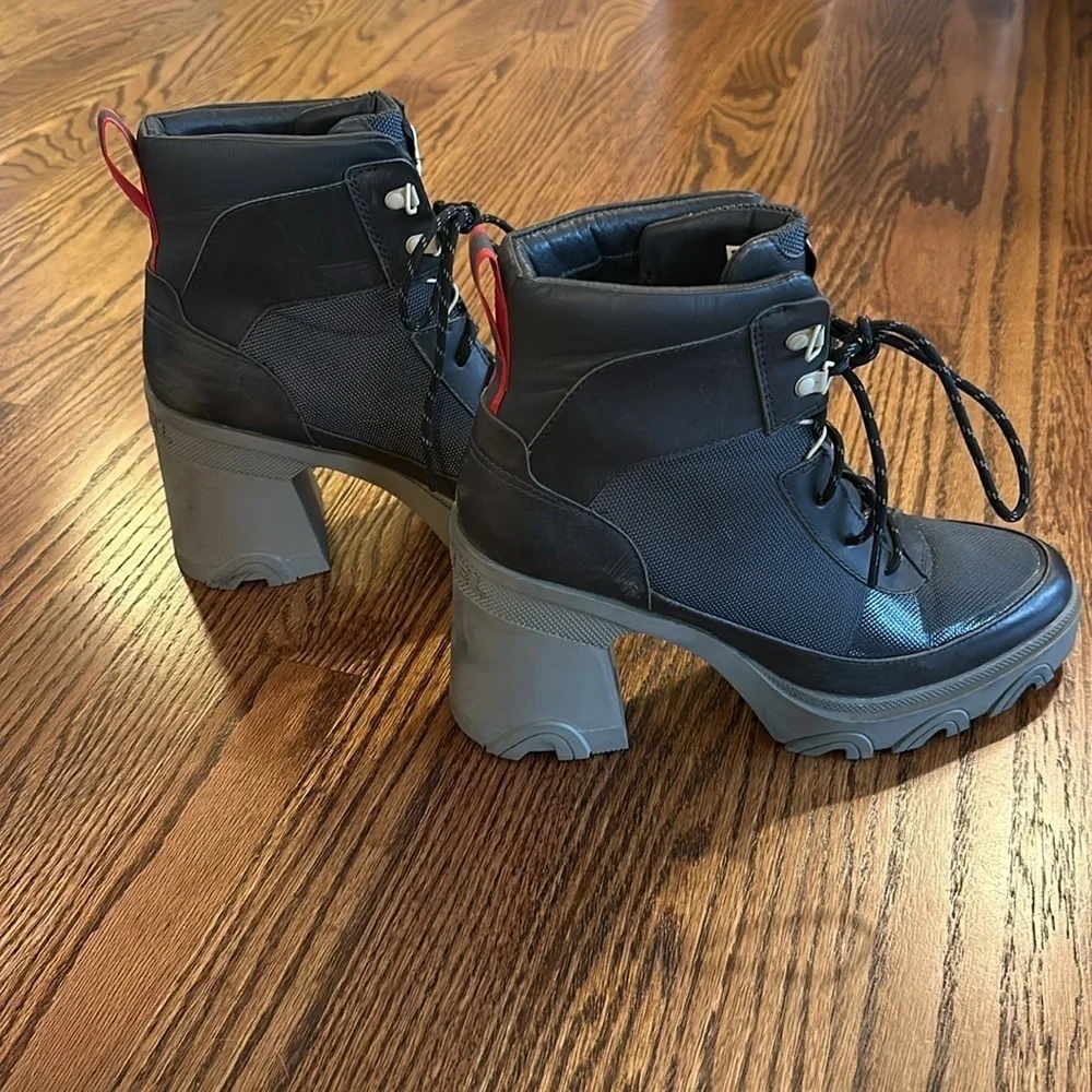 Sorel weather proof chunky heeled boots. Army green. Size 10.5. Worn once